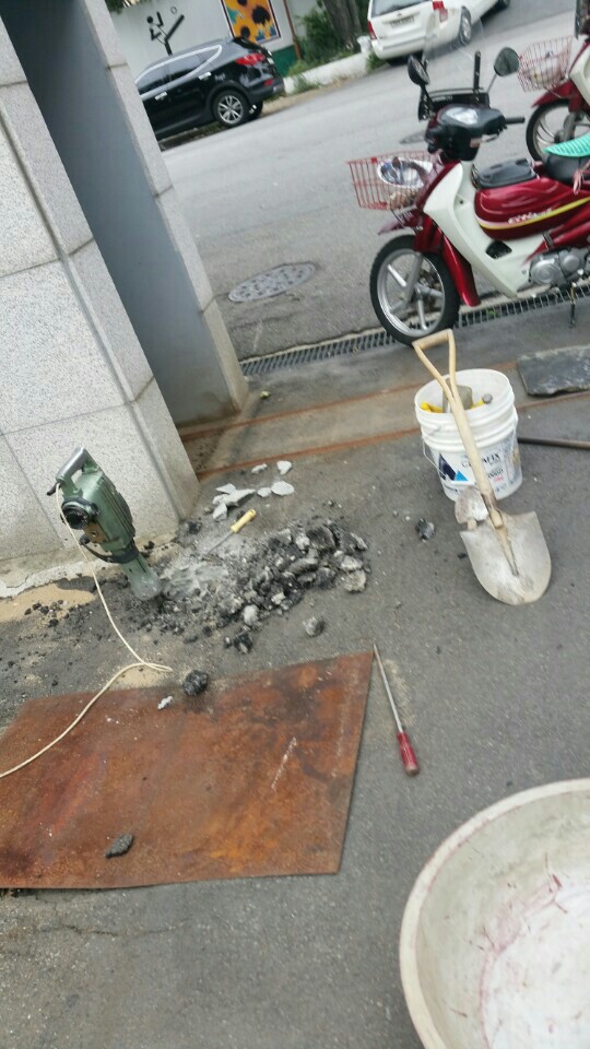 미도파백화점 맨홀공사3.jpg